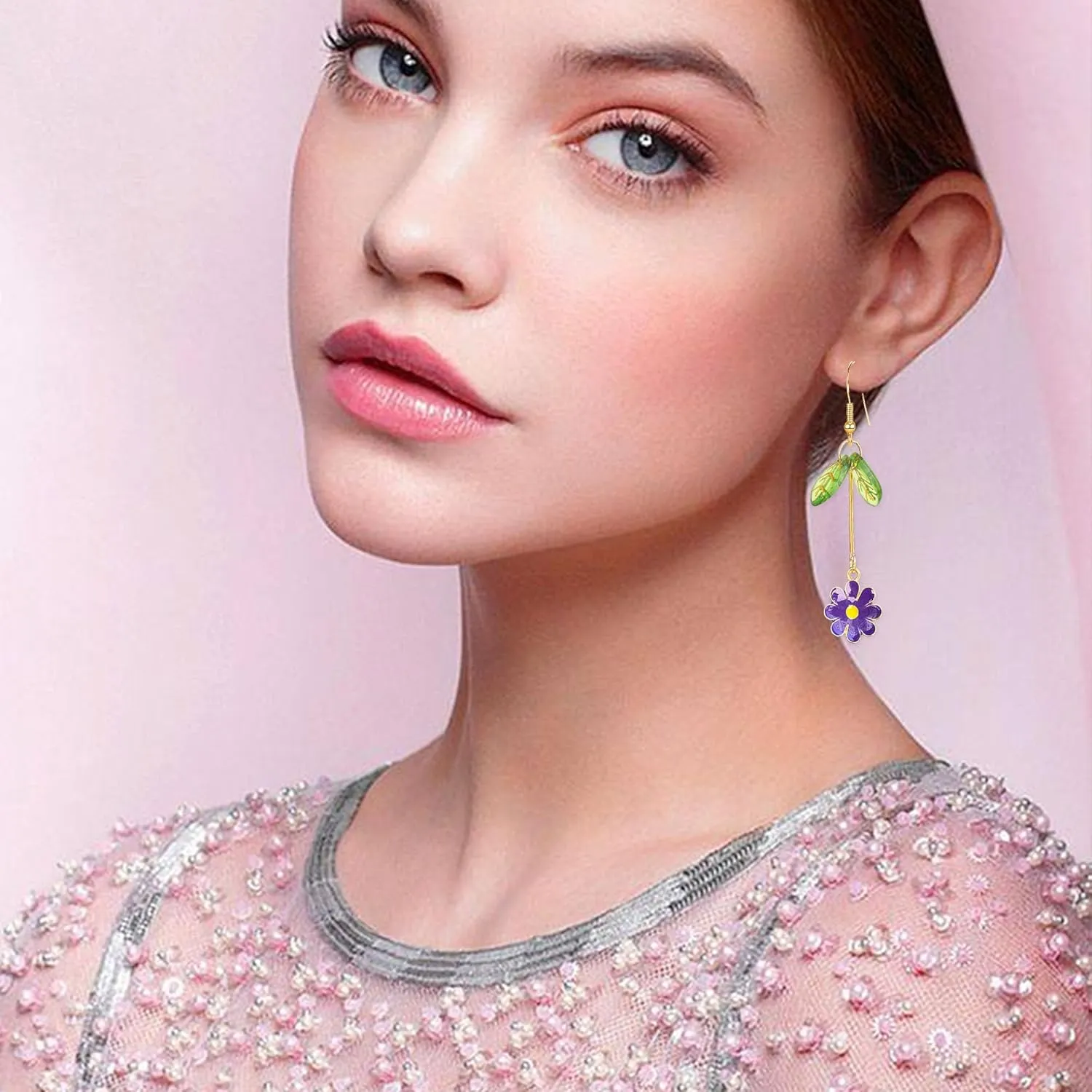Alloy Daisy Flower Drop Dangle Earrings Long Tassel Bohemian Flower Statement Earrings for Women Gifts With Green Leaf