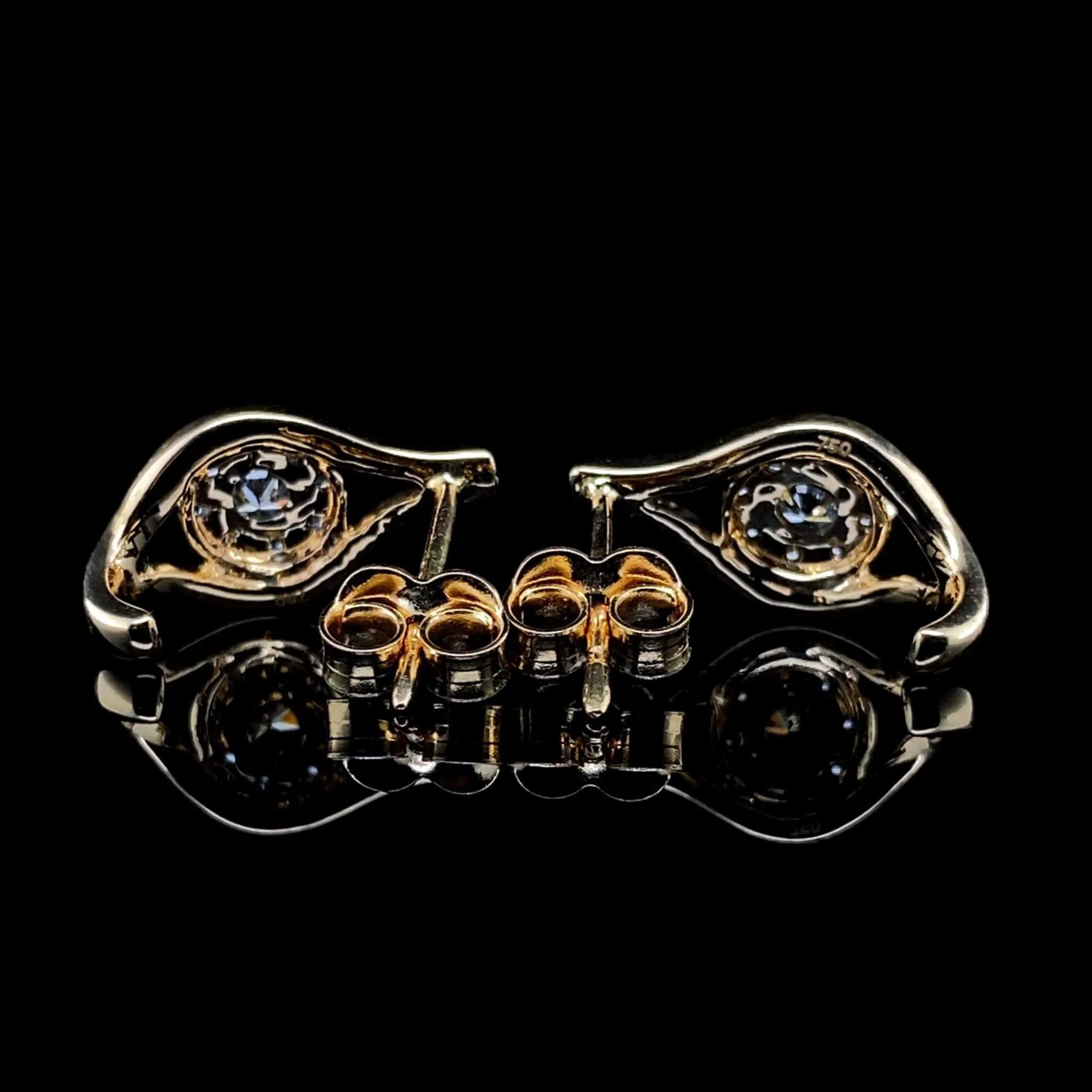 #LVNA2024 | Golden Leaf Round Cluster Diamond Earrings 18kt