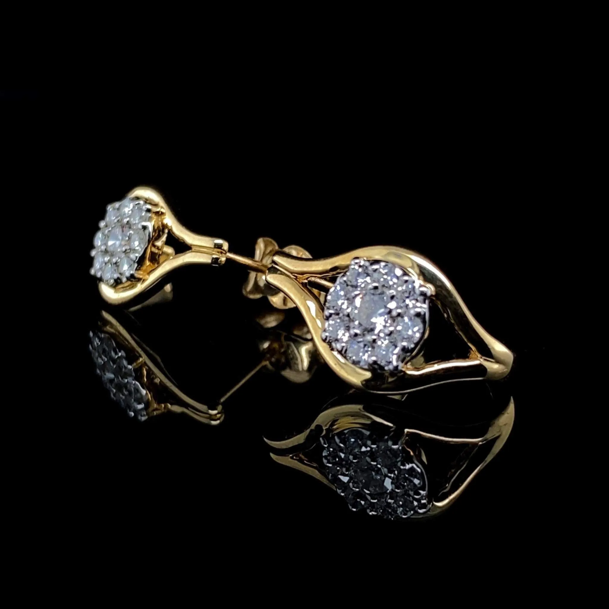 #LVNA2024 | Golden Leaf Round Cluster Diamond Earrings 18kt